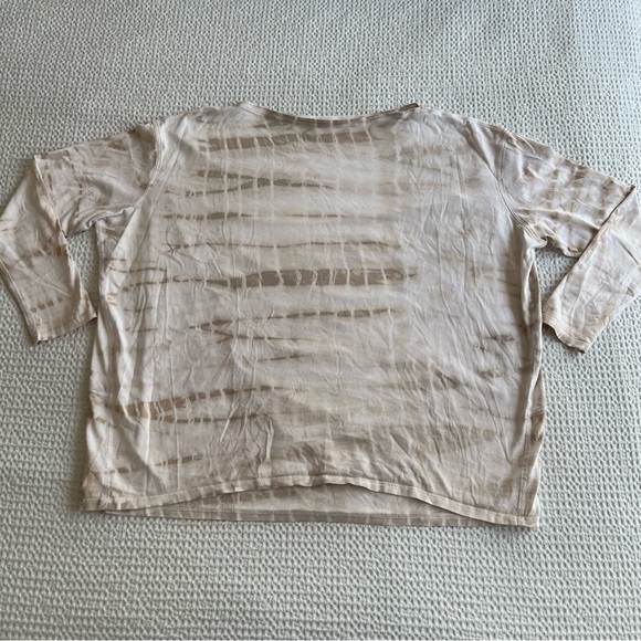 lululemon athletica Tops - EUC Lululemon Back In Action Long Sleeve | Shibori Square White/Tan | Sz 10